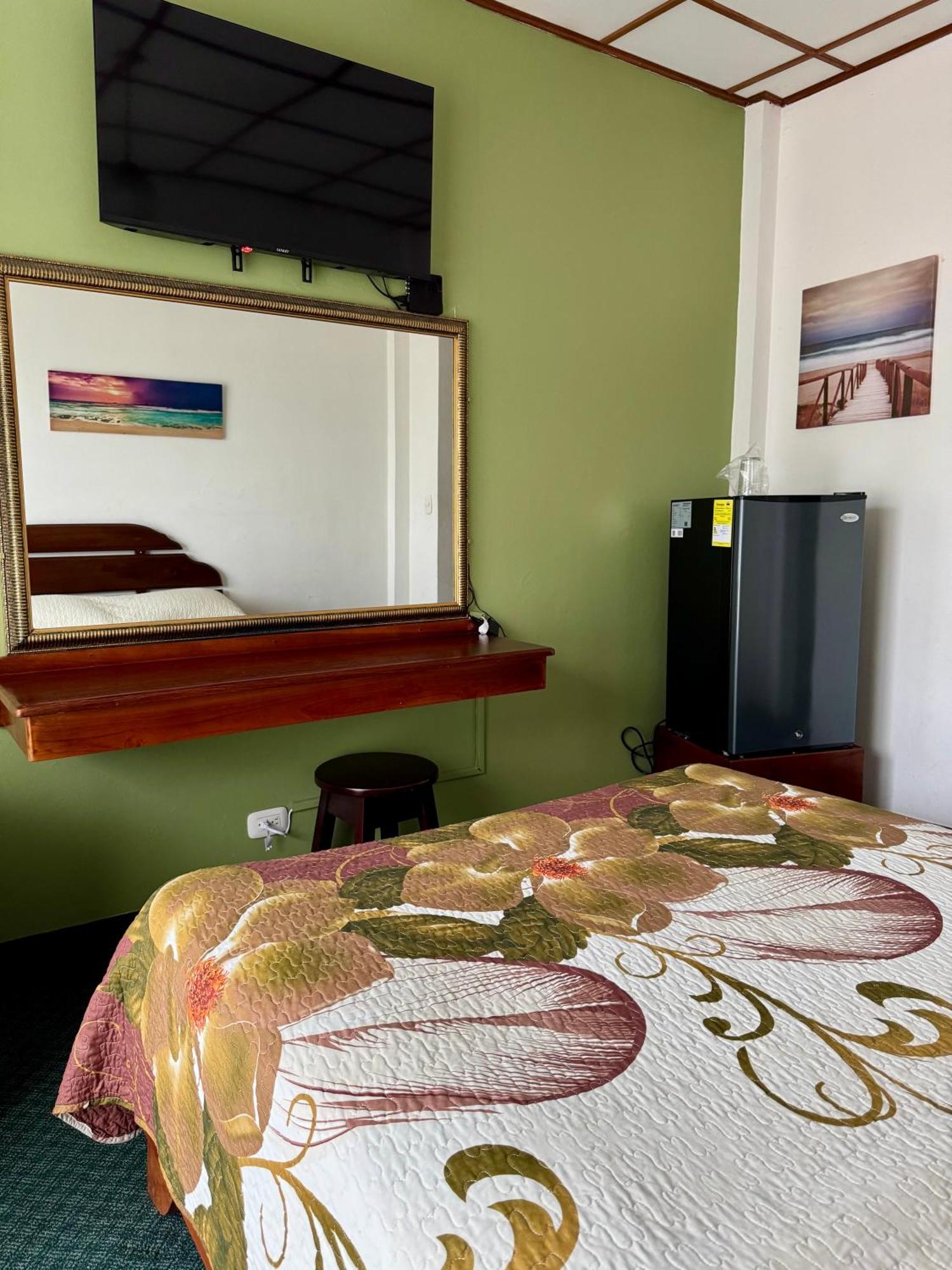 Hotel Malinche Quepos Kültér fotó