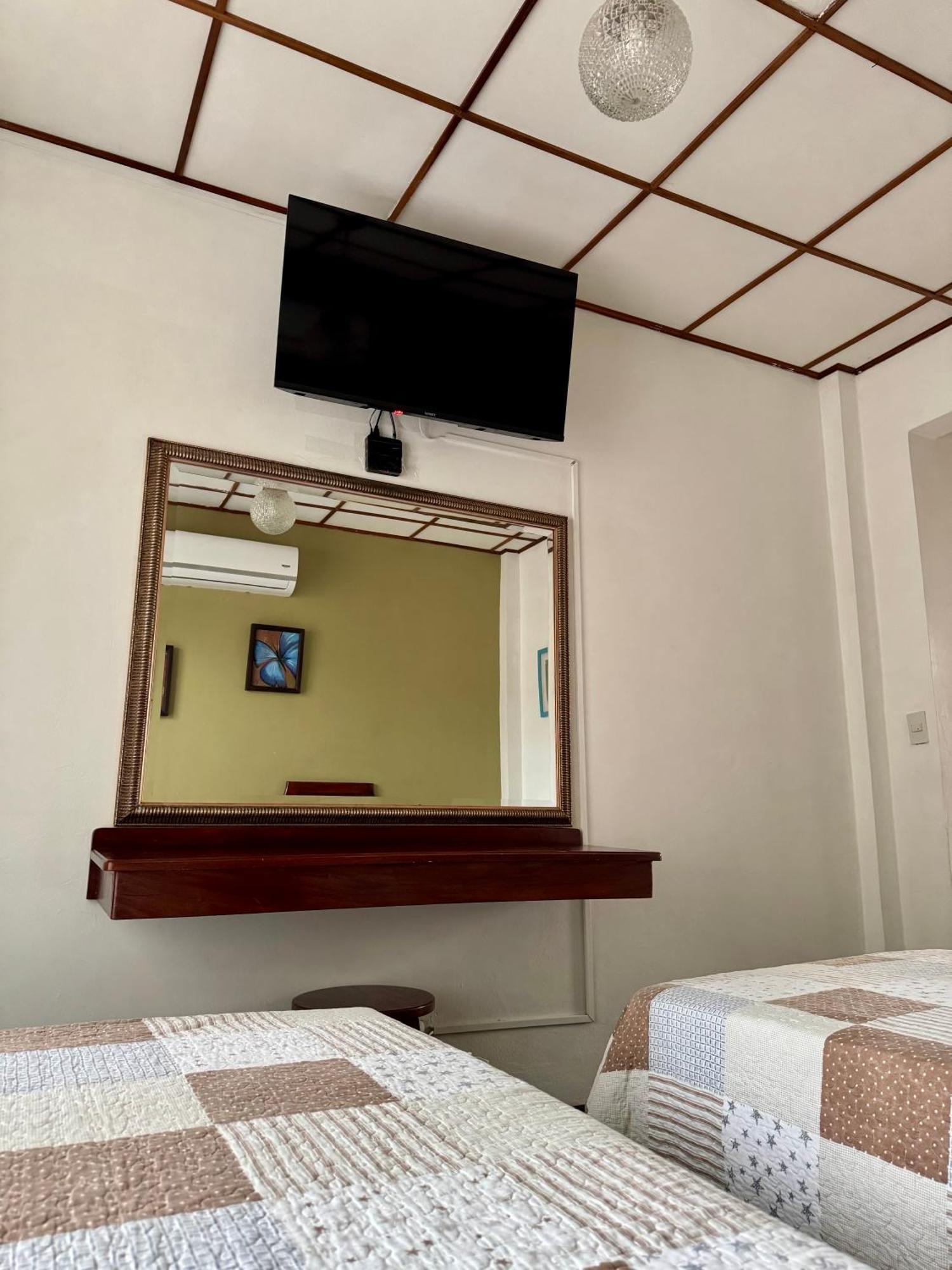 Hotel Malinche Quepos Kültér fotó