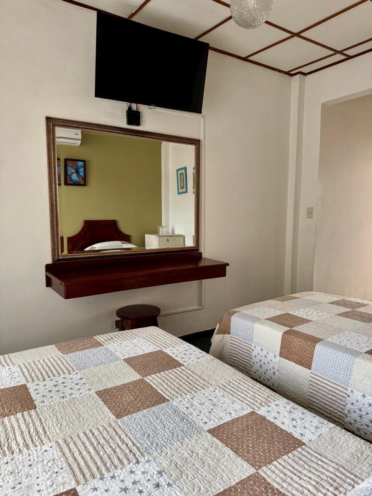 Hotel Malinche Quepos Kültér fotó
