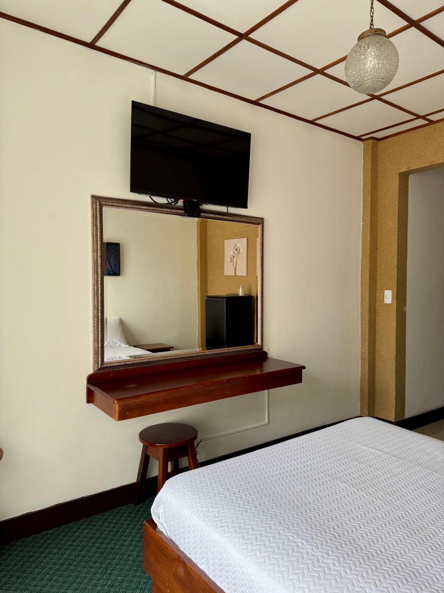 Hotel Malinche Quepos Kültér fotó